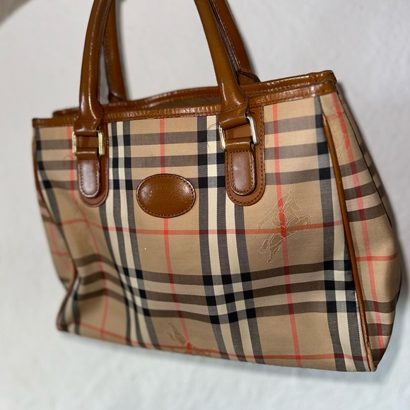 SOLD OUT! Chic Vintage Burberry’s Nova Check - Picture 5 of 9